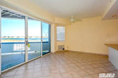 Dune Road Condo Waterfront / Bay View 2 Bed